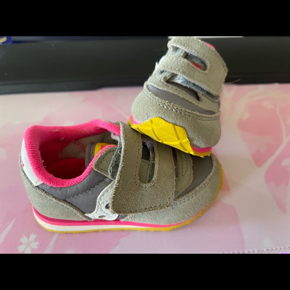 Saucony jazz sneakers